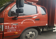 出貨量大，貨車(chē)一輛不夠再來(lái)一輛